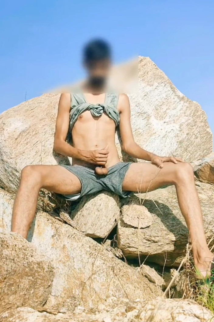 Tani: Un beau-père gentil suce son beau-fils