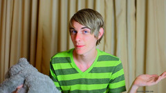 Lollipop Twinks: Preston Andrews और उनके उल्लसित आवाज वाले किरदार कैमरे से बात करते हैं