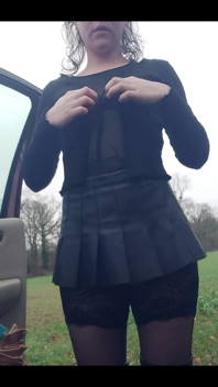 Showing Pussy to Taxi Driver