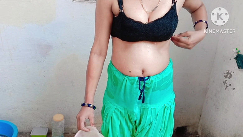 Ankurpriya000: Volle indische stiefschwederin badet vor ihrem stiefbruder