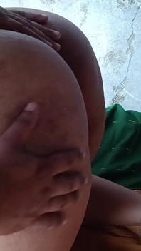 Indyjski Desi muzułmańska macocha zerżnięta na pieska przez młodego amatora pasierba, pełne hindi audio POV porno