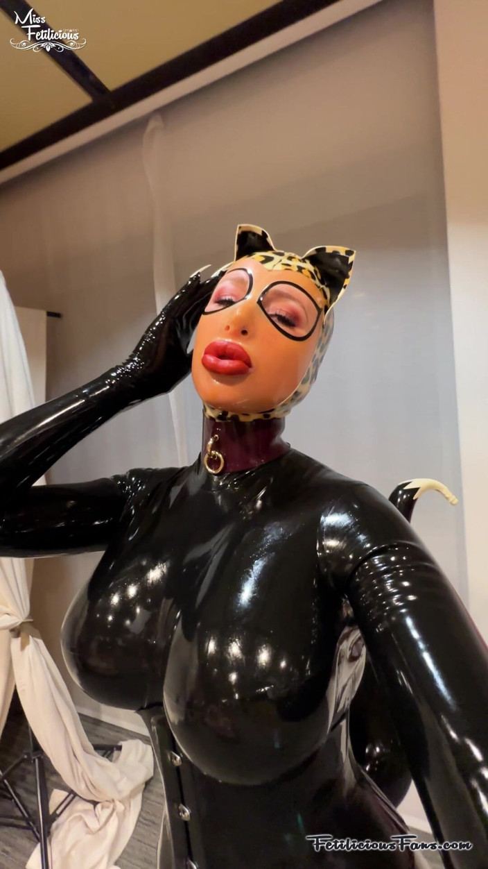 Miss_Fetilicious: Lateks Leopard dengan Tali