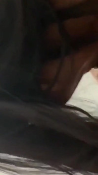 La timida teen asiatica pinay viene allenata per un orale