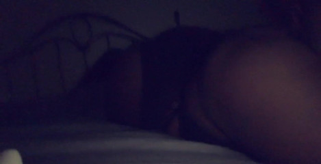 Juicy the houdini: आओ मेरे बिस्तर में मेरे साथ जुड़ें