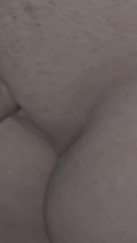Super close-up: Pau esfrega o Clitóris. Esperma na buceta. Use esperma como um lubrificante. Orgasmo feminino. Calcinha vermelha.