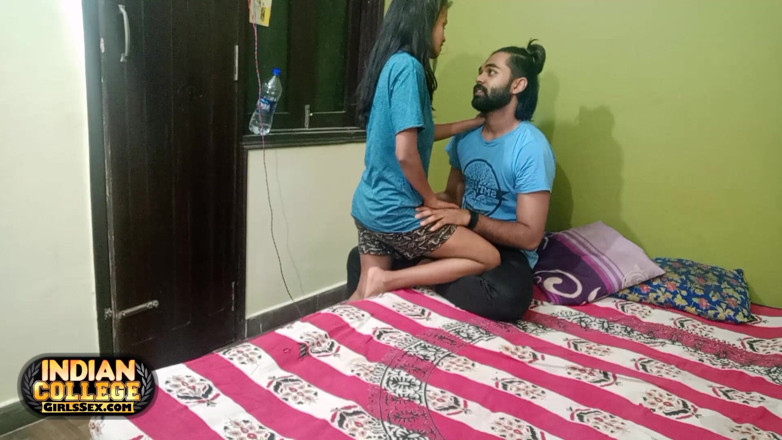 Hindi-Sex: 인도 덩어리에게 따먹히는 보짓물 가득한 18살 마른 인도 여친