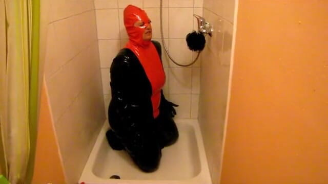 Anna Devot: Straf - koude douche