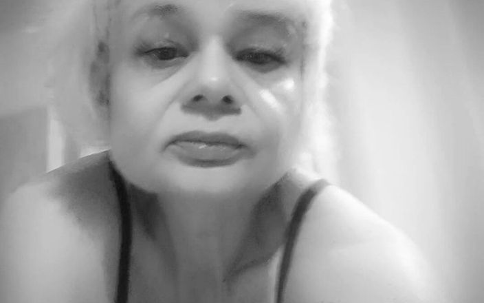 Sofy13: Ciao, mi chiamo Sophie, ho 47 anni e adoro il sesso,...