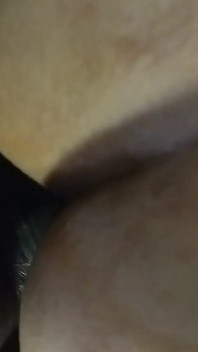 Seksi bayan üvey babasını sert sikiyor sert seks domaltmalı pozisyonunda minik amcığını yalıyor