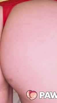 Prdelatá milfka Kiki Daire je ošukaná v hotelu Perverzní