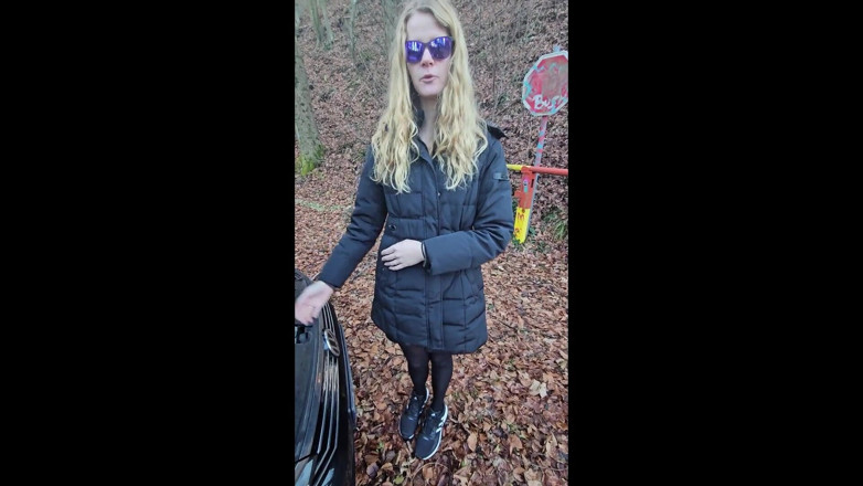Bikergirl_97: Neujahrs Auto-panne Endet Mit Bezahl Blowjob Und Facial