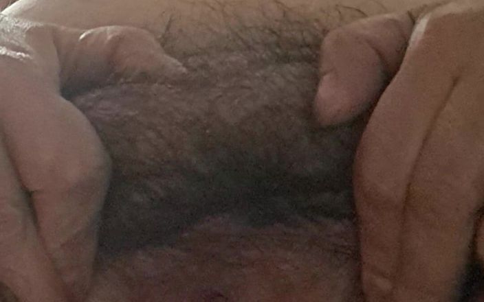 Mommy big hairy pussy: 在镜头前向我的情人展示我的阴道
