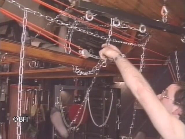House of lords and mistresses in the spanking zone: Ragazza pelosa dominata e scopata duro
