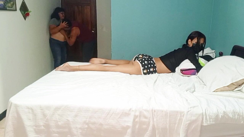 Milfta boohot: Moje hubená nevlastní sestra mě sleduje, jak šukám svou milf nevlastní...