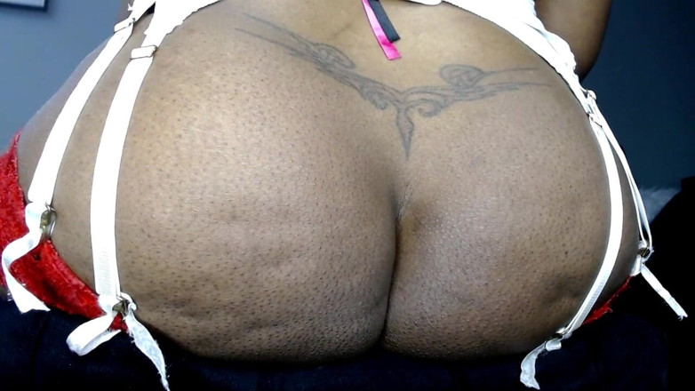 Maeling: Tiny Ebony Shrunk Boss Facesitting and Ass Crushing