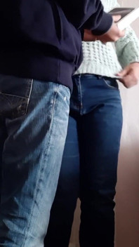 Adik tiriku yang hot mengucapkan terima kasih atas hadiah jilat memekku (sambil ngobrol)