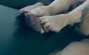 Amateur fetish: Sexy pés esmagando bolas