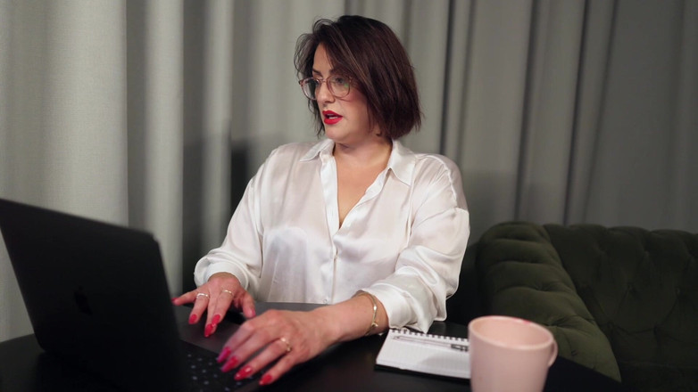 Countess diamond: Disciplinada para perverter no trabalho