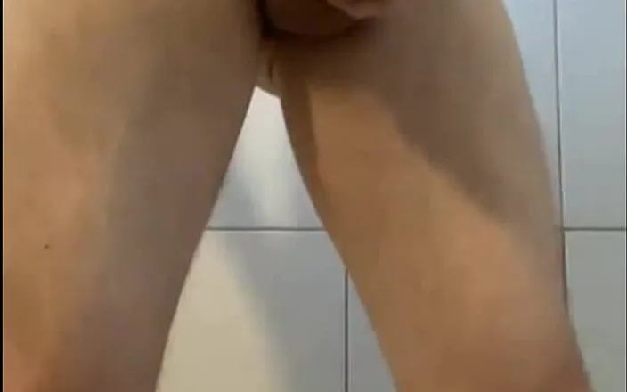 qaz11: Handjob on camera - 537