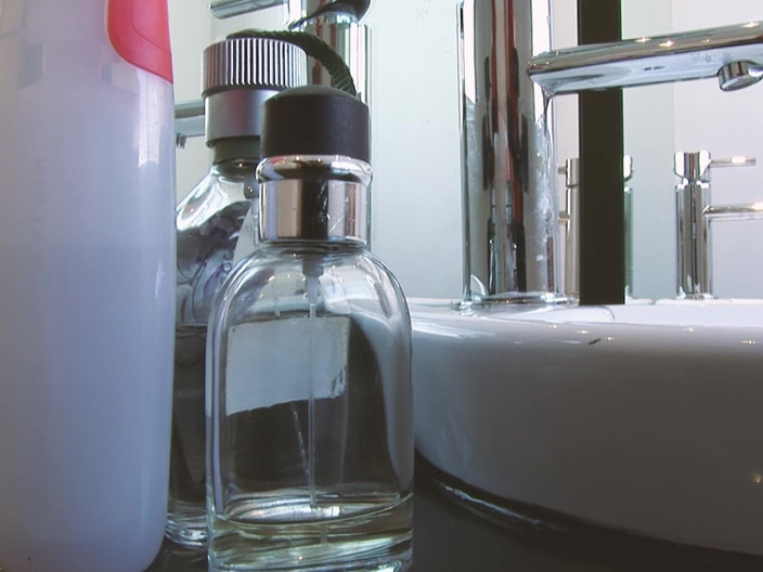 THAGSON: Lebih enak di kamar mandi - 3_blonde bersih-bersih lagi asik ngentot di...