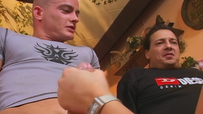 Fuck Cumshot Party: Loira gata com dedos na buceta molhada com força e...