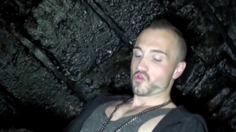Gaybareback: Gay fodido por hetero em um quarto dos fundos em...