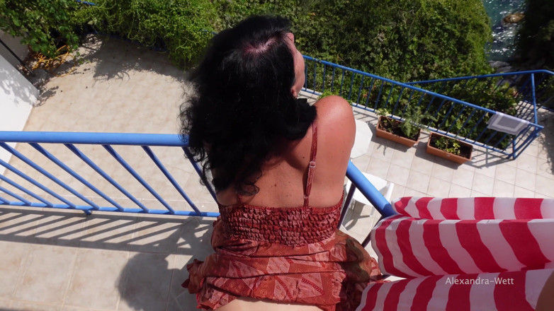 Alexandra Wett: Anal mit dem Hotelboy auf der Hotelterrasse