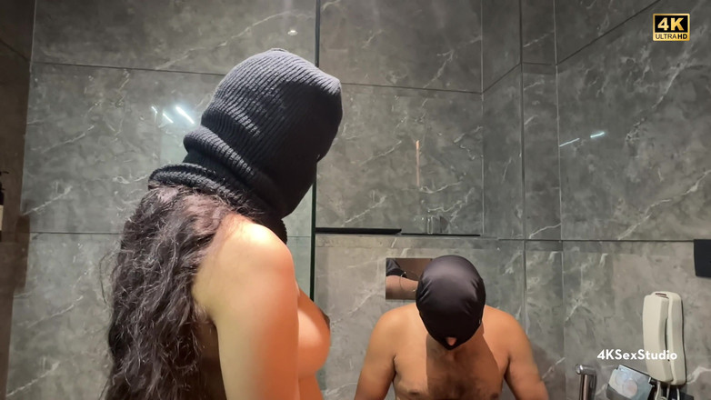 4K sex studio: Bini miang seksi dikongkek dalam bilik air dan di atas...