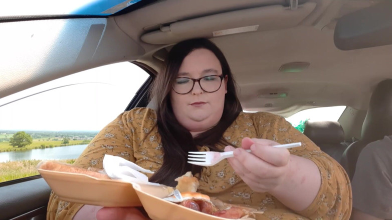 SSBBWLadyBrads: กินข้าวในรถกับเพื่อน