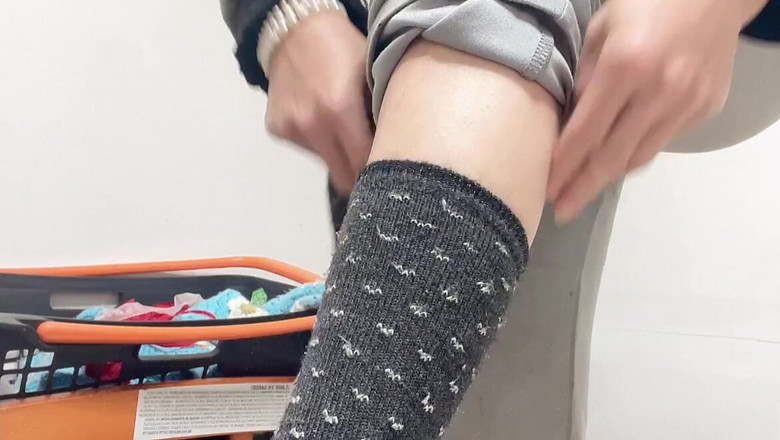 sweethanajapanese: 겸둥이 Hana 털이 무성한 보지의 작은 보지 구멍 오줌싸기 작은 젖탱이 작은 후장