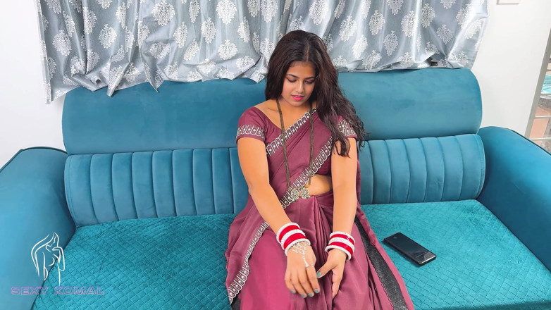 Sexy Komal: Một ngày nọ, anh rể và chị dâu đang làm nhựa...