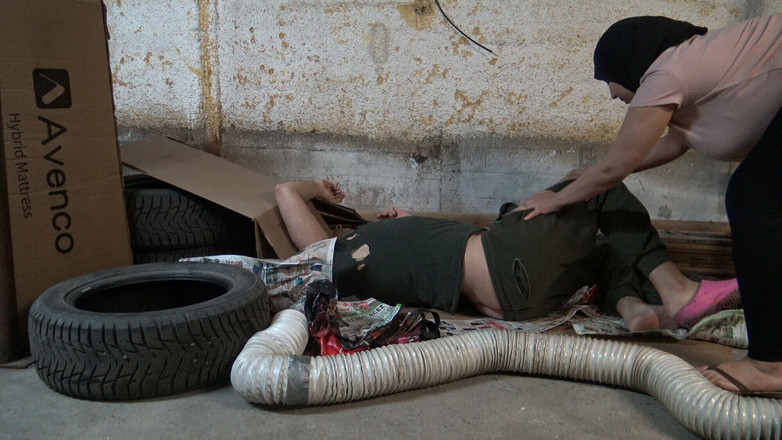 Souzan Halabi: あなたはこれを信じないでしょう!路上生活の物乞いにフェラチオしてあげました。