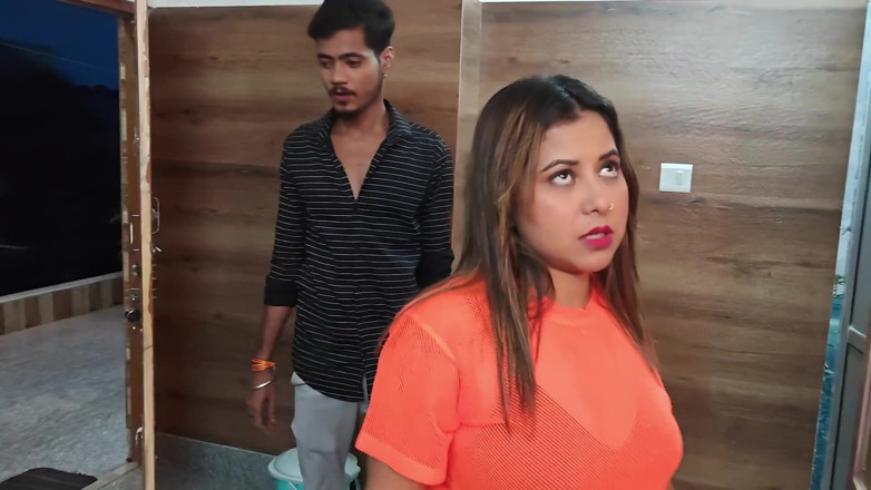 Pankaj Gupta: Indian Bhabhi Caught Having Sex with a Foreign Guy in...