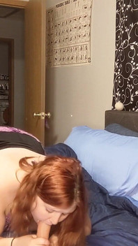 Traindo enquanto ela nos assiste