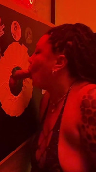 Betrügender Schwanz Explodiert Am Gloryhole