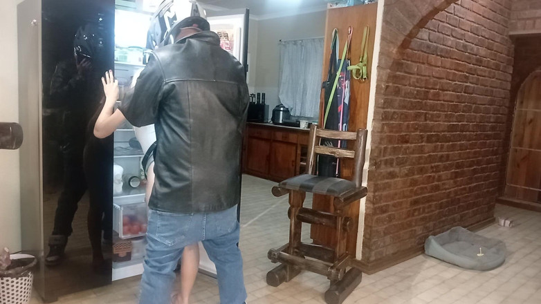 18blondteen: Sexo en la cocina con biker