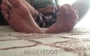 Manly foot: 我抚摸自己，我想让你爱我 - manlyfoot - 硬鸡巴在短裤里摩擦