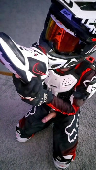 Les nouvelles baskets Nike et mon équipement de motocross préféré m’ont fait si mal