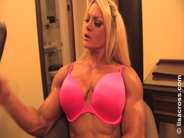 Lisa Cross: Big Black Dildo Fucks Bodybuilder Lisa Cross