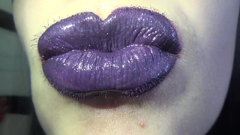 Goddess Misha Goldy: Bibir berkilau berwarna putih! Fetish muka bercium dan itik!!