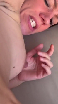紳士facefuck Lety遠吠えハードラフ猫と肛門弄のPOVの口で彼女の顔に精液を終える
