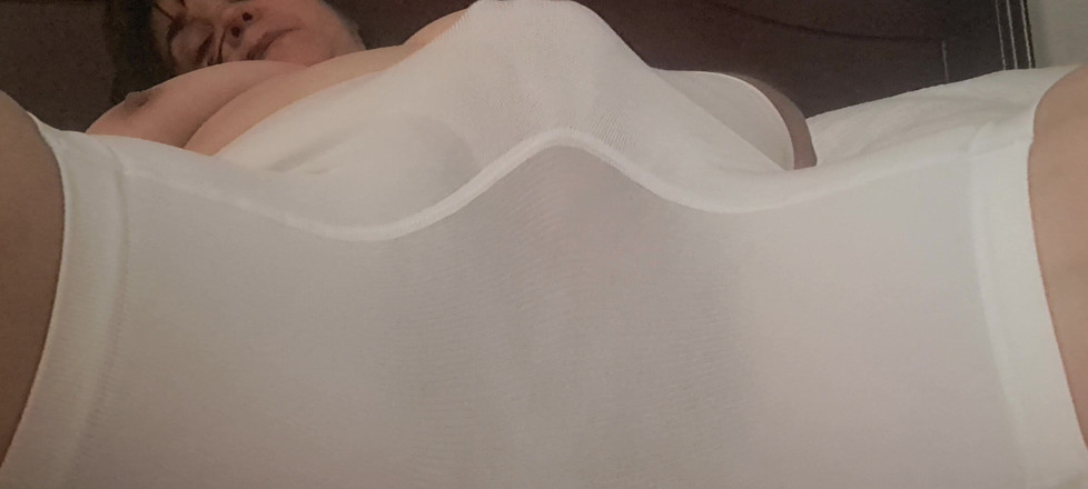 Mommy big hairy pussy: Meraih cangkerang di atas seluar dalam, betapa lemak dan basahnya