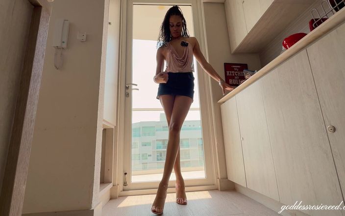 Rosie Reed: Pemujaan Kaki Lebih Banyak