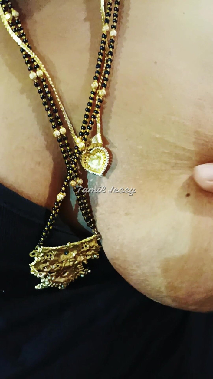 Tamil Jessy: Зведена сестра, зведений брат, грає 2