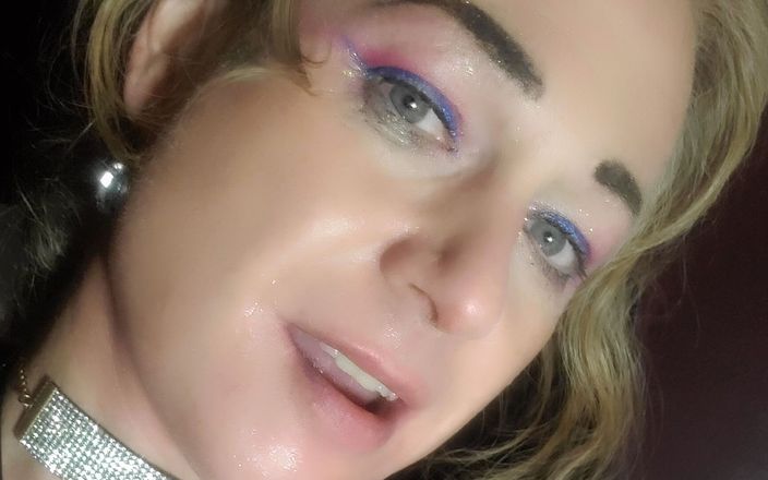 Krystall Cox: Aku lagi asik ngentot dildo ukuran raksasa sampai lubang pantatku...