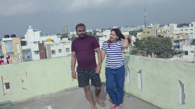 Sona bhabhi: 我第一次在屋顶上操我的继妹，印度继兄弟和继妹的性爱视频