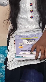 Une Indienne baise son prof pour avoir des notes