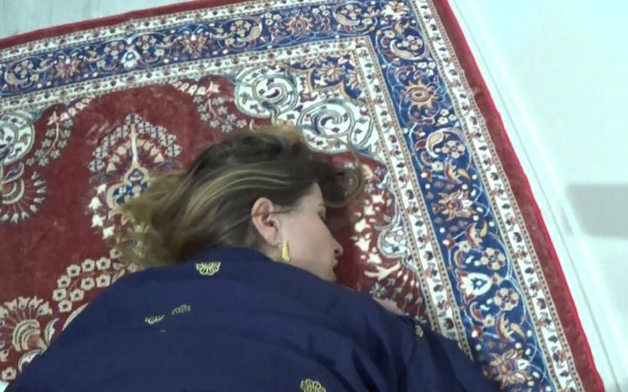 Qombol: Ailemiz dışarıdayken Mısırlı üvey kız kardeşimi siktim