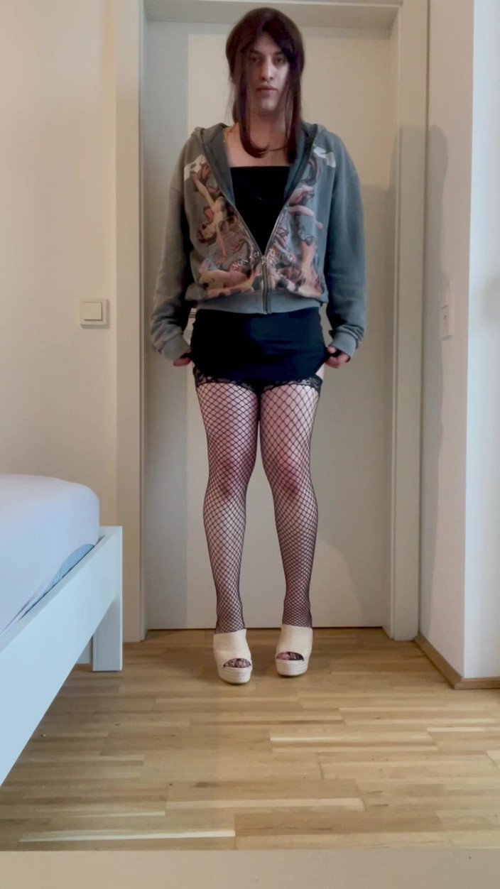 femboysoft: Crossdresser Femboy che Gioca come Feestslet