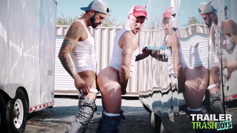 Trailer Trash Boys: Trailertrashboys - zonder condoom met Bryce Hart en Romeo Davis